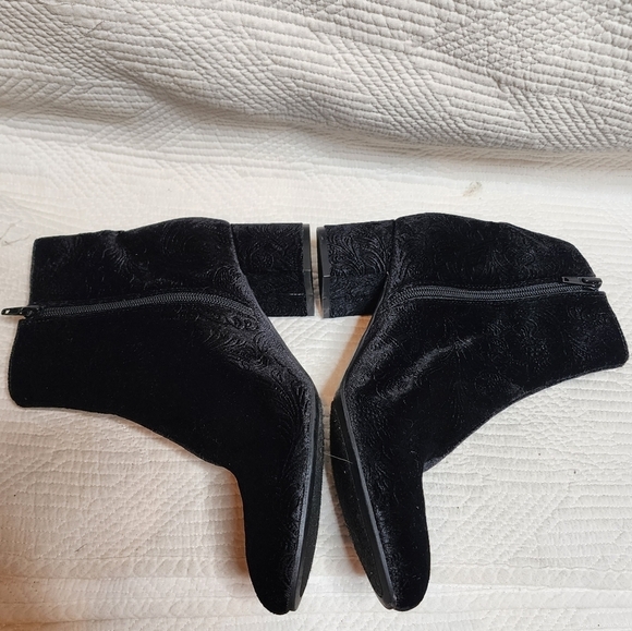 Unisa Caytea black printed velvet booties. Women's size 9.5. - Picture 10 of 16